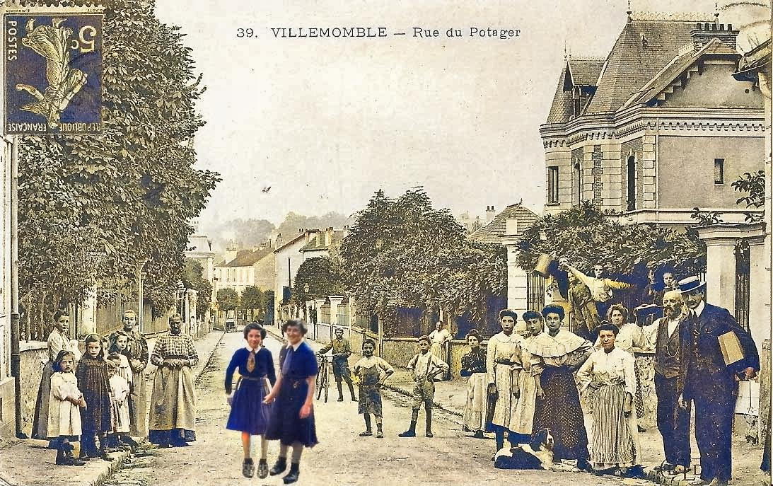 Fernande et Jeanine au milieu de la rue du Potager (colorisée)